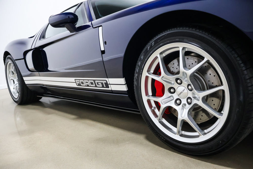 Used 2006 Ford GT RWD image 23