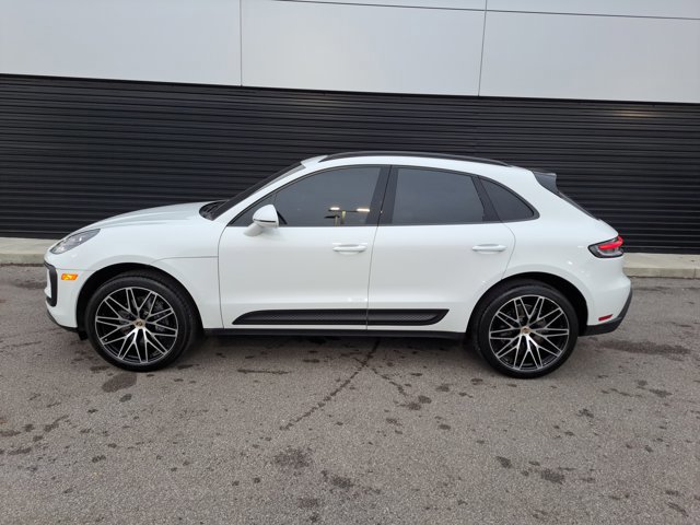 Certified 2023 Porsche Macan image 2