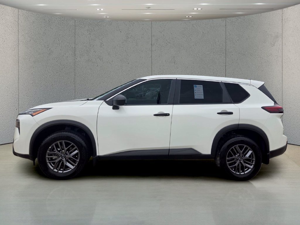 Used 2026 Nissan Rogue S FWD image 2