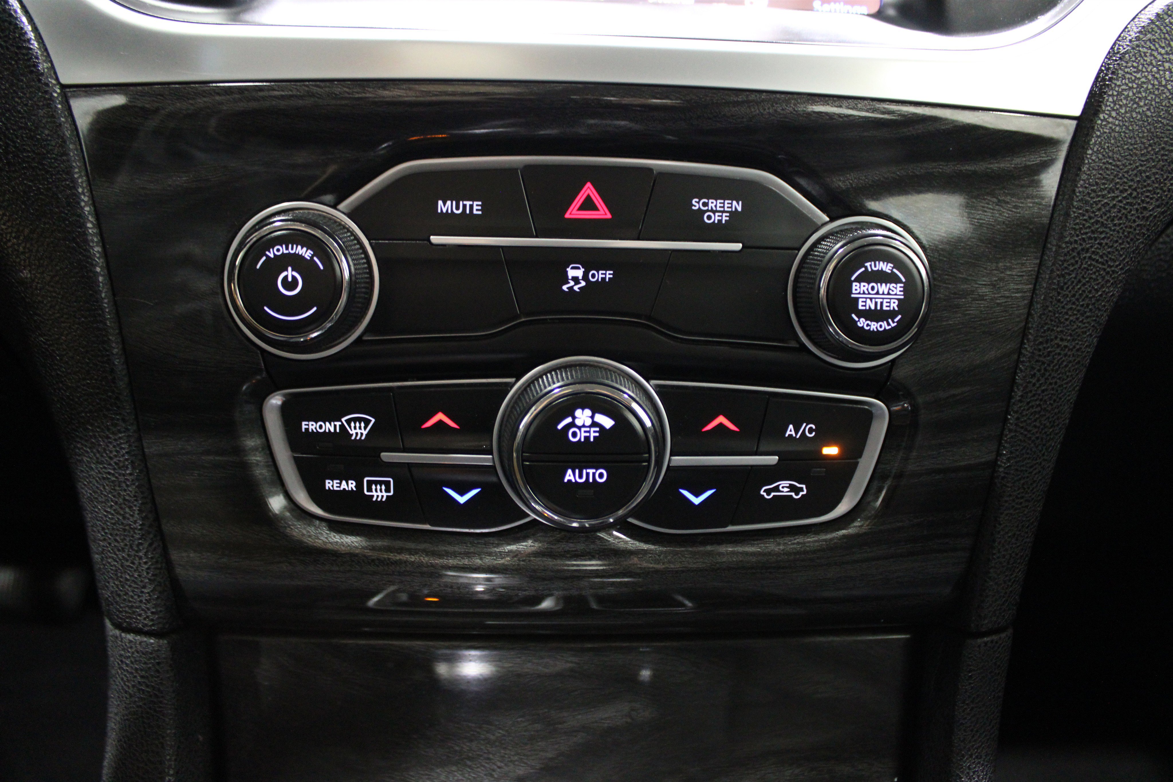 Used 2019 Chrysler 300 Touring w/ Sport Appearance Package image 21