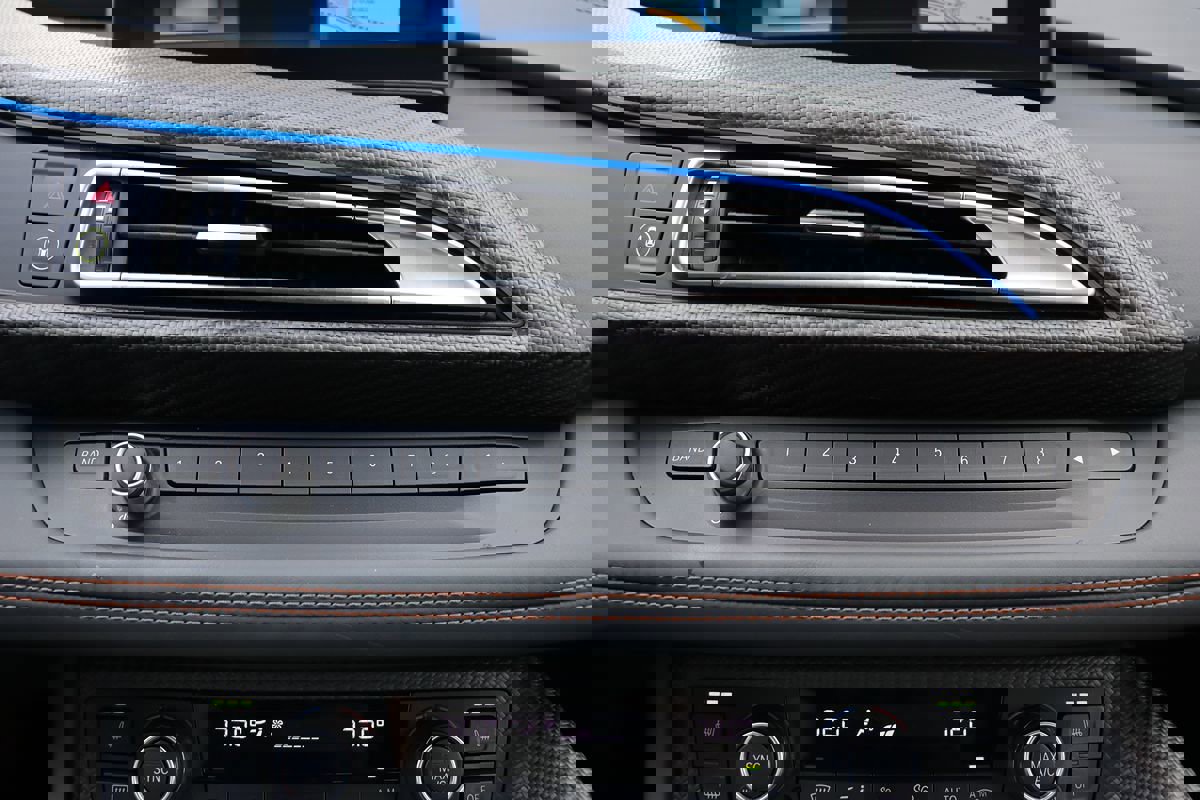 Used 2019 BMW i8 Roadster image 25