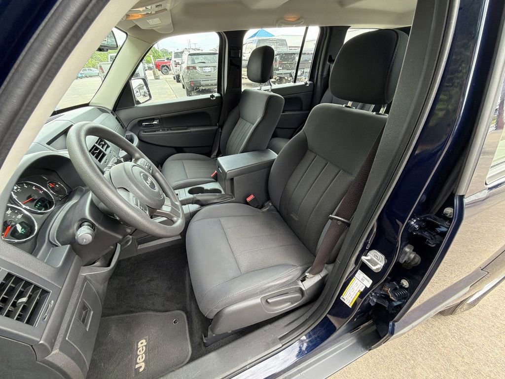 Used 2012 Jeep Liberty Sport w/ Driver Convenience Group RWD image 20