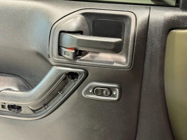 Used 2015 Jeep Wrangler Unlimited Sahara w/ Max Tow Package image 10