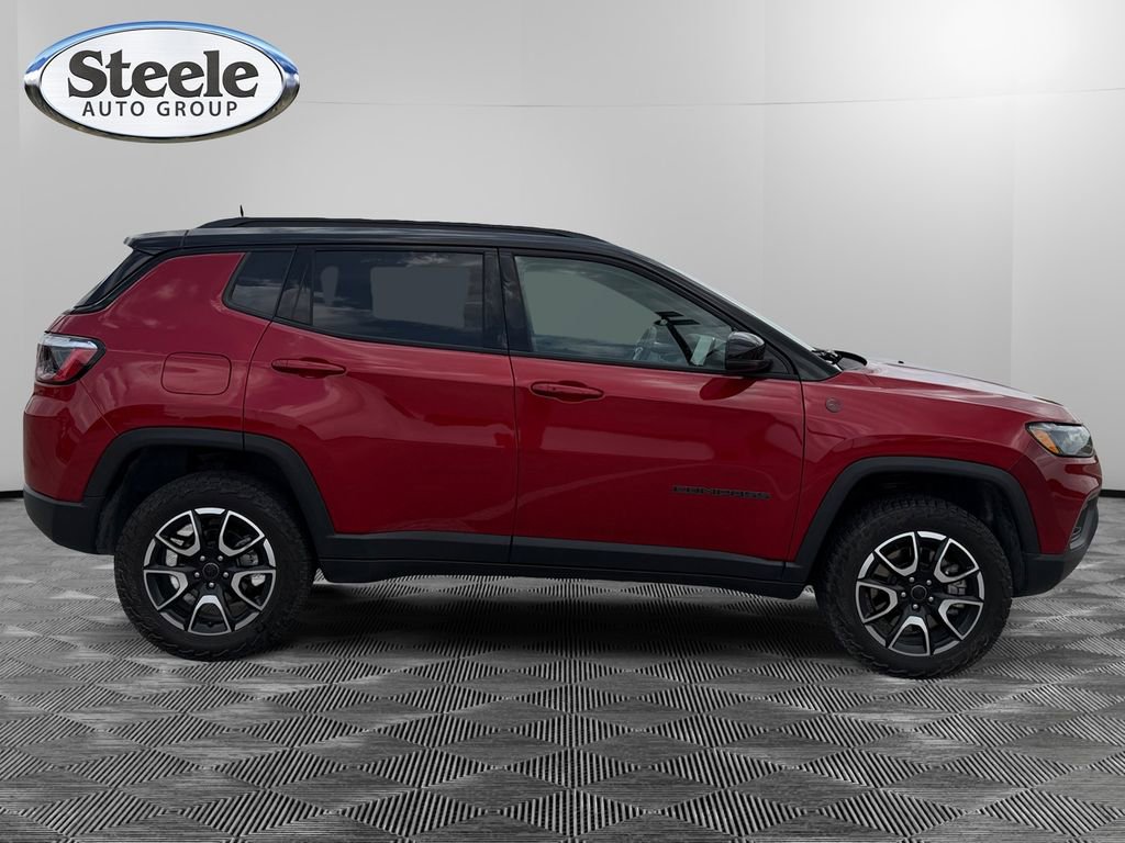 Used 2025 Jeep Compass Trailhawk AWD/4WD image 6