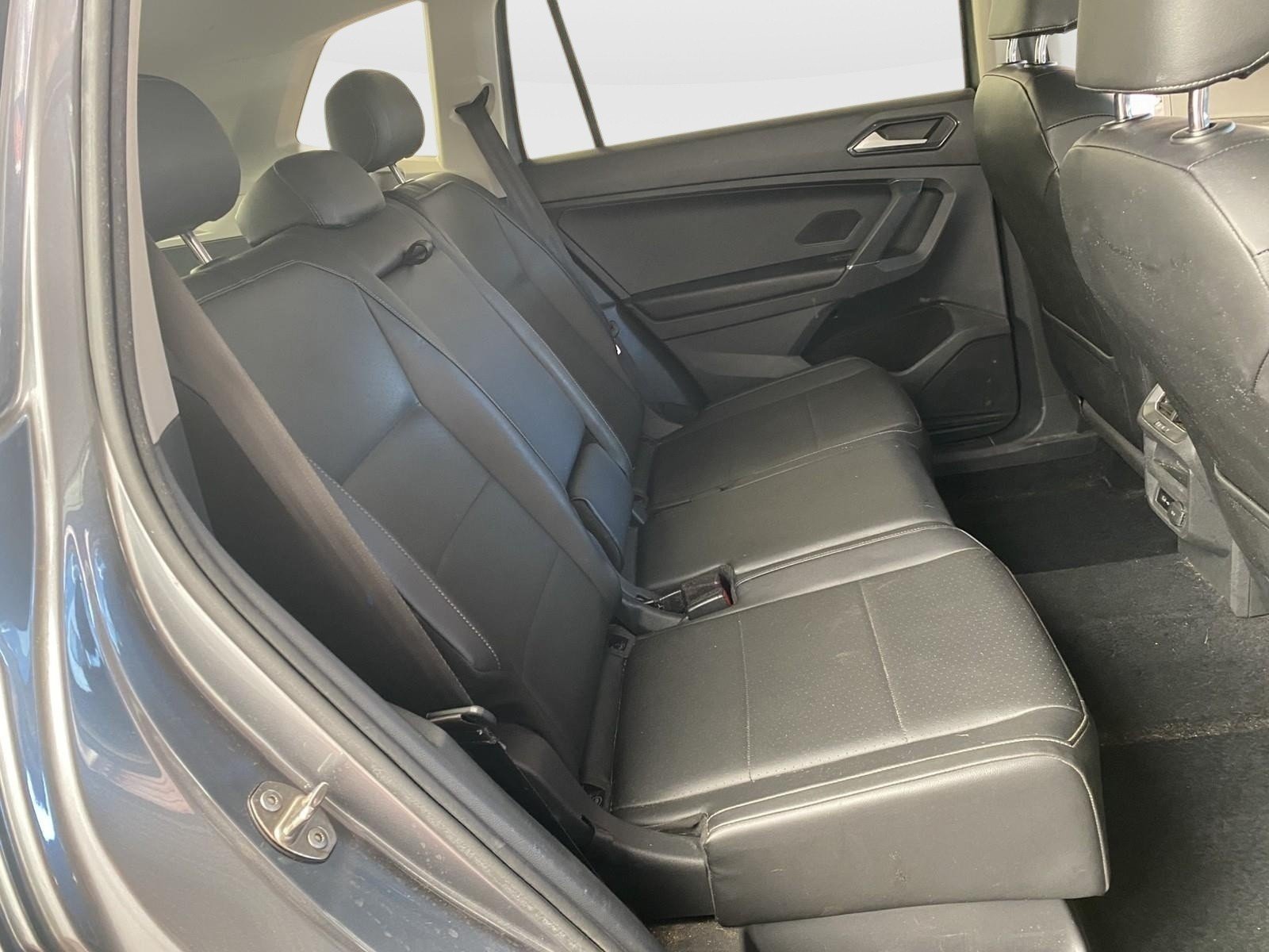 Used 2018 Volkswagen Tiguan SEL AWD/4WD image 11