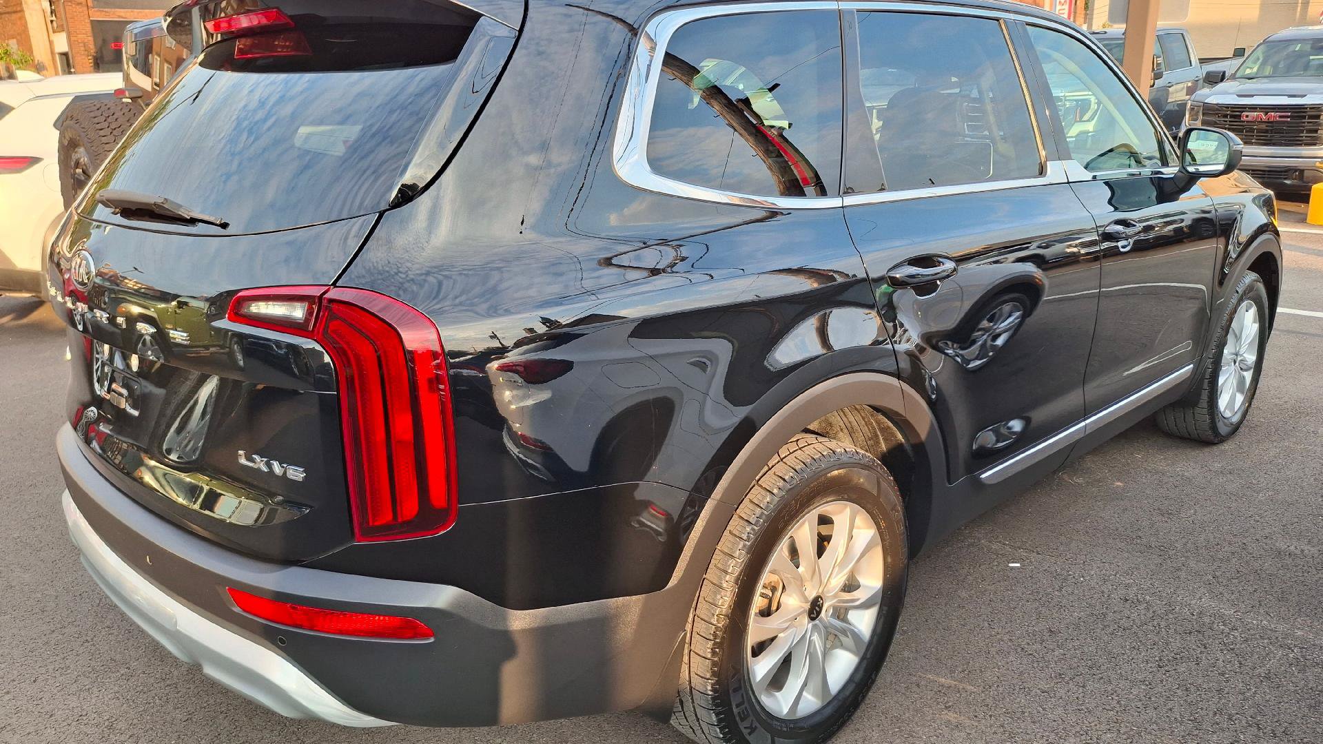 Used 2020 Kia Telluride LX AWD/4WD image 6