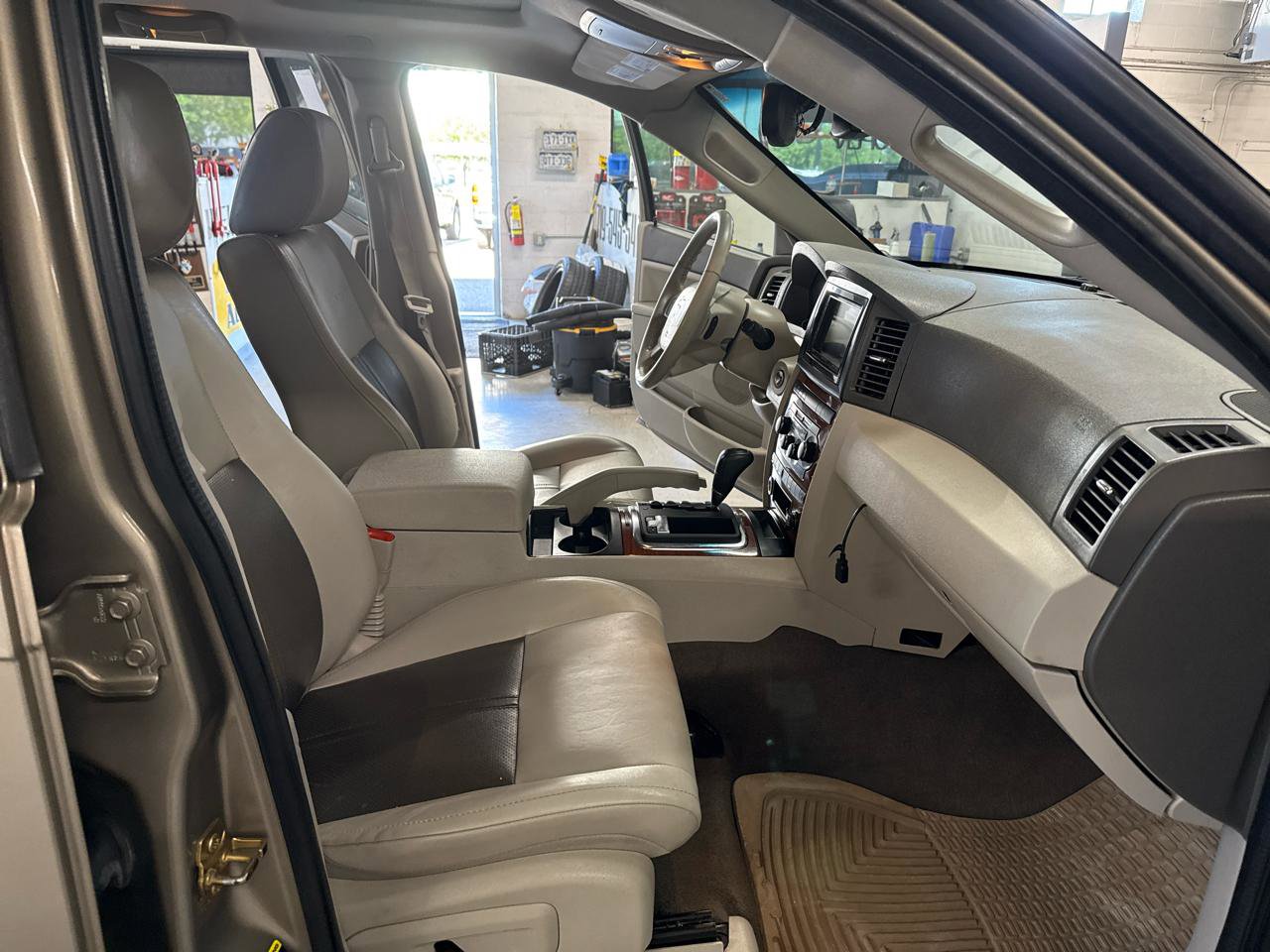 Used 2005 Jeep Grand Cherokee Limited AWD/4WD image 55