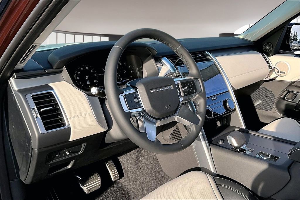 New 2026 Land Rover Discovery Limited Edition image 7
