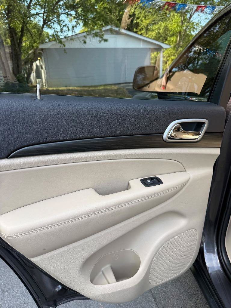 Used 2019 Jeep Grand Cherokee Laredo RWD image 22