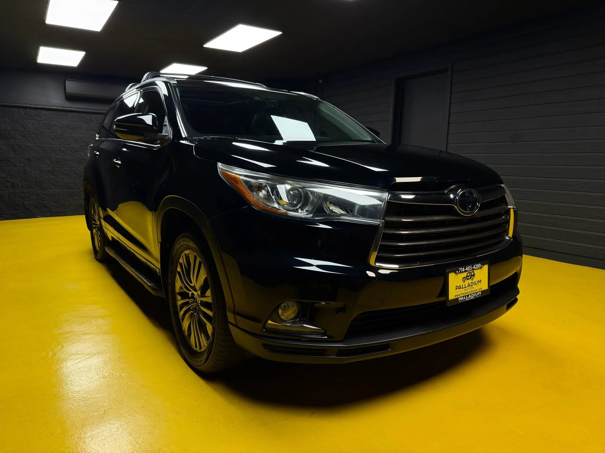 Used 2015 Toyota Highlander Limited Platinum image 3