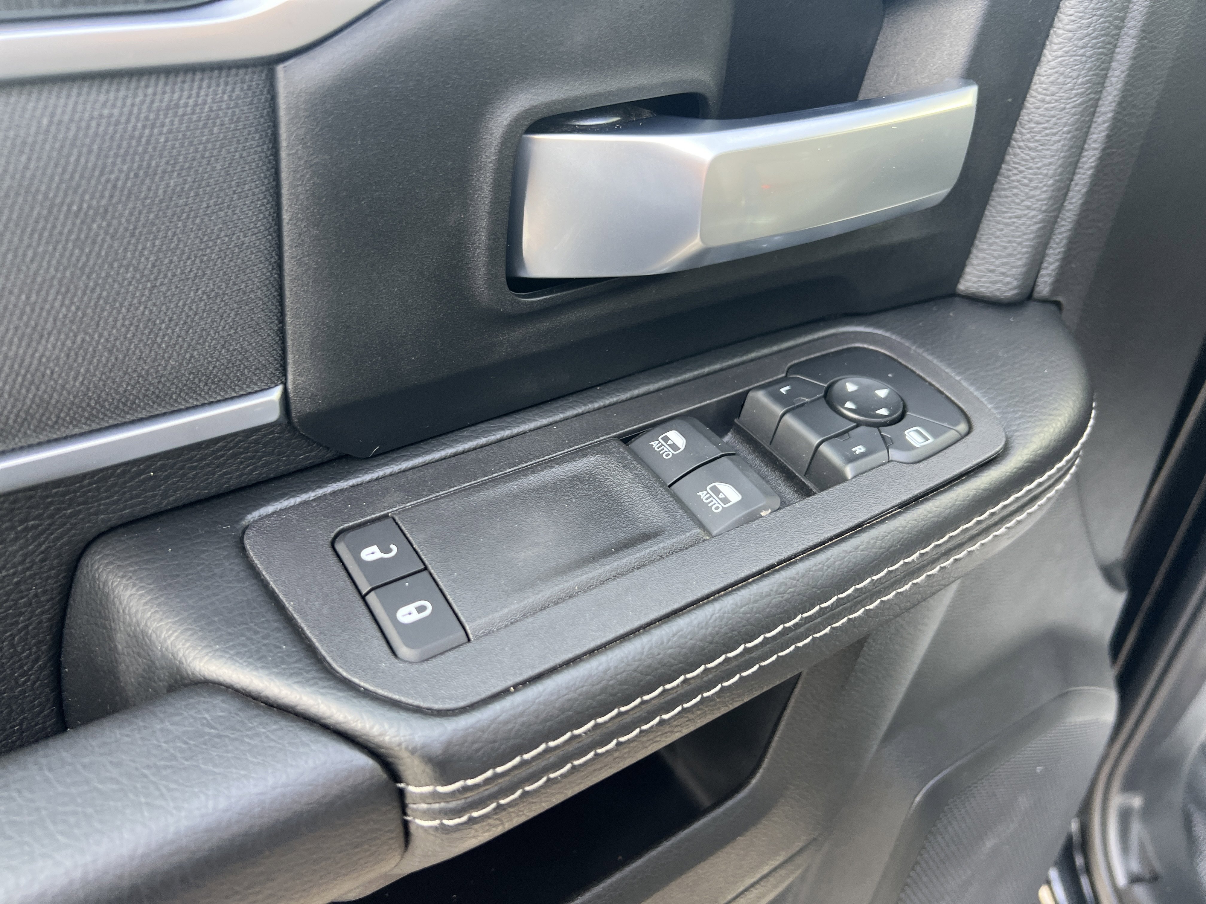 Used 2025 RAM 5500 4x4 Regular Cab image 12