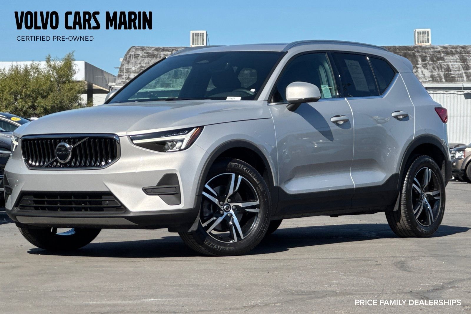Certified 2025 Volvo XC40 B5 Core AWD/4WD image 1