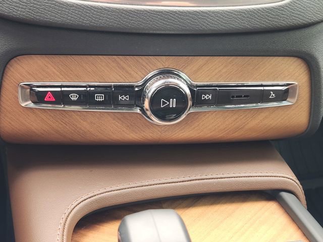 Used 2023 Volvo XC90 B6 Plus w/ Protection Package Premier image 19