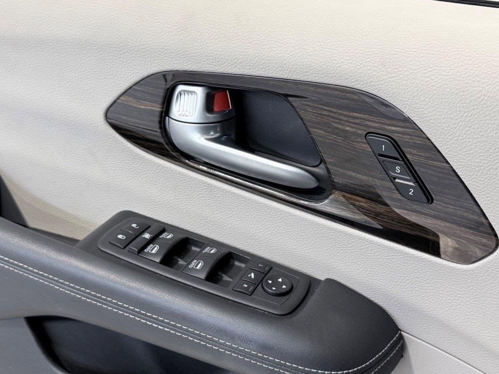 Used 2024 Chrysler Pacifica Limited image 36
