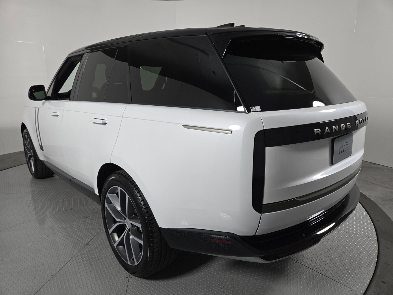 New 2025 Land Rover Range Rover SE image 15