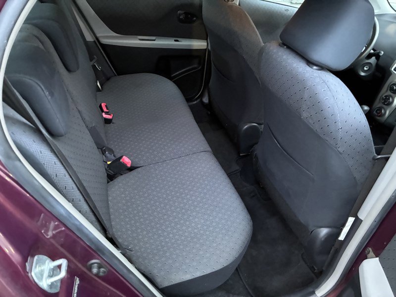 Used 2009 Toyota Yaris 4-Door Hatchback image 12