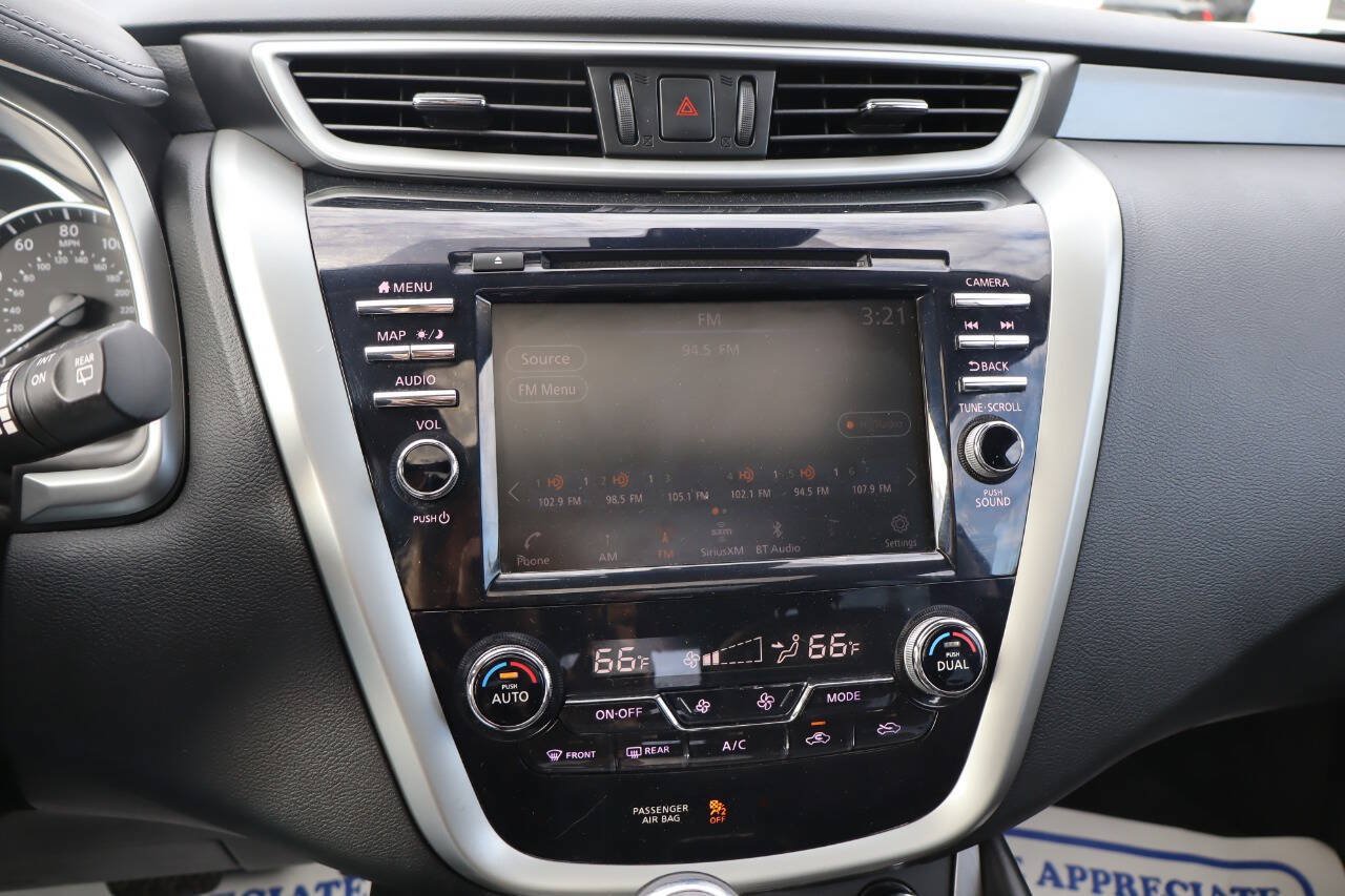 Used 2020 Nissan Murano SL w/ Moonroof Package AWD/4WD image 13