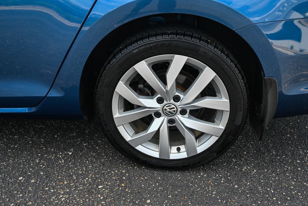 Used 2019 Volkswagen Golf SE FWD image 13