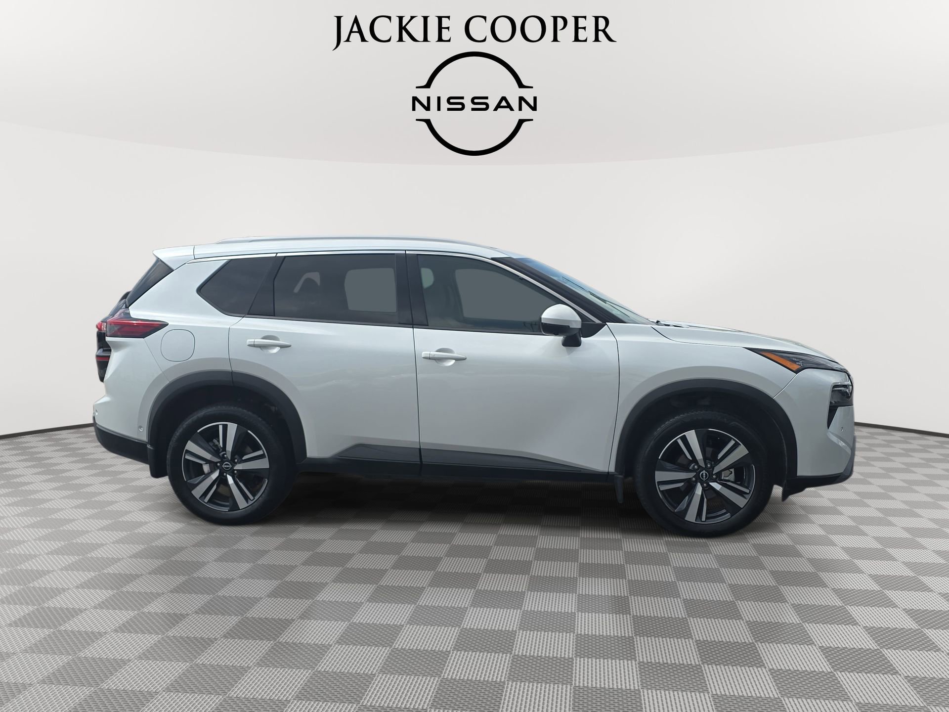 Used 2024 Nissan Rogue SL w/ SL Premium Package FWD image 4