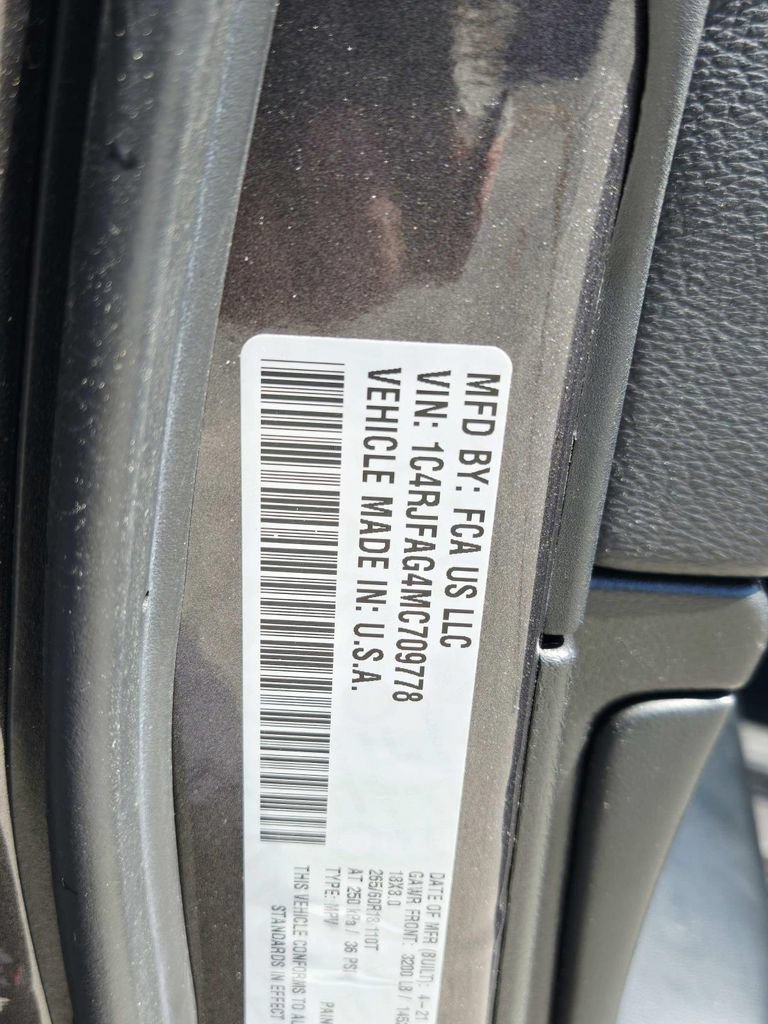 Certified 2021 Jeep Grand Cherokee Laredo X AWD/4WD image 34