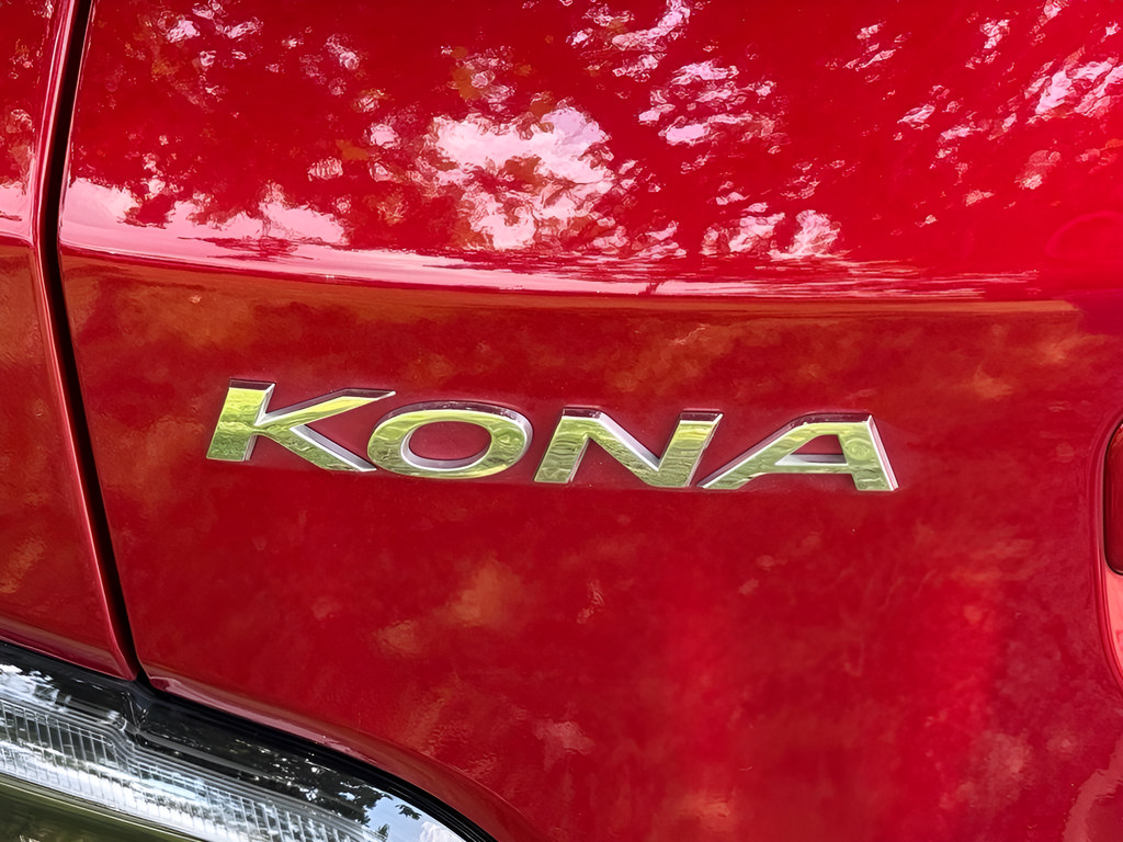 Used 2023 Hyundai Kona SE w/ Cargo Package AWD/4WD image 9
