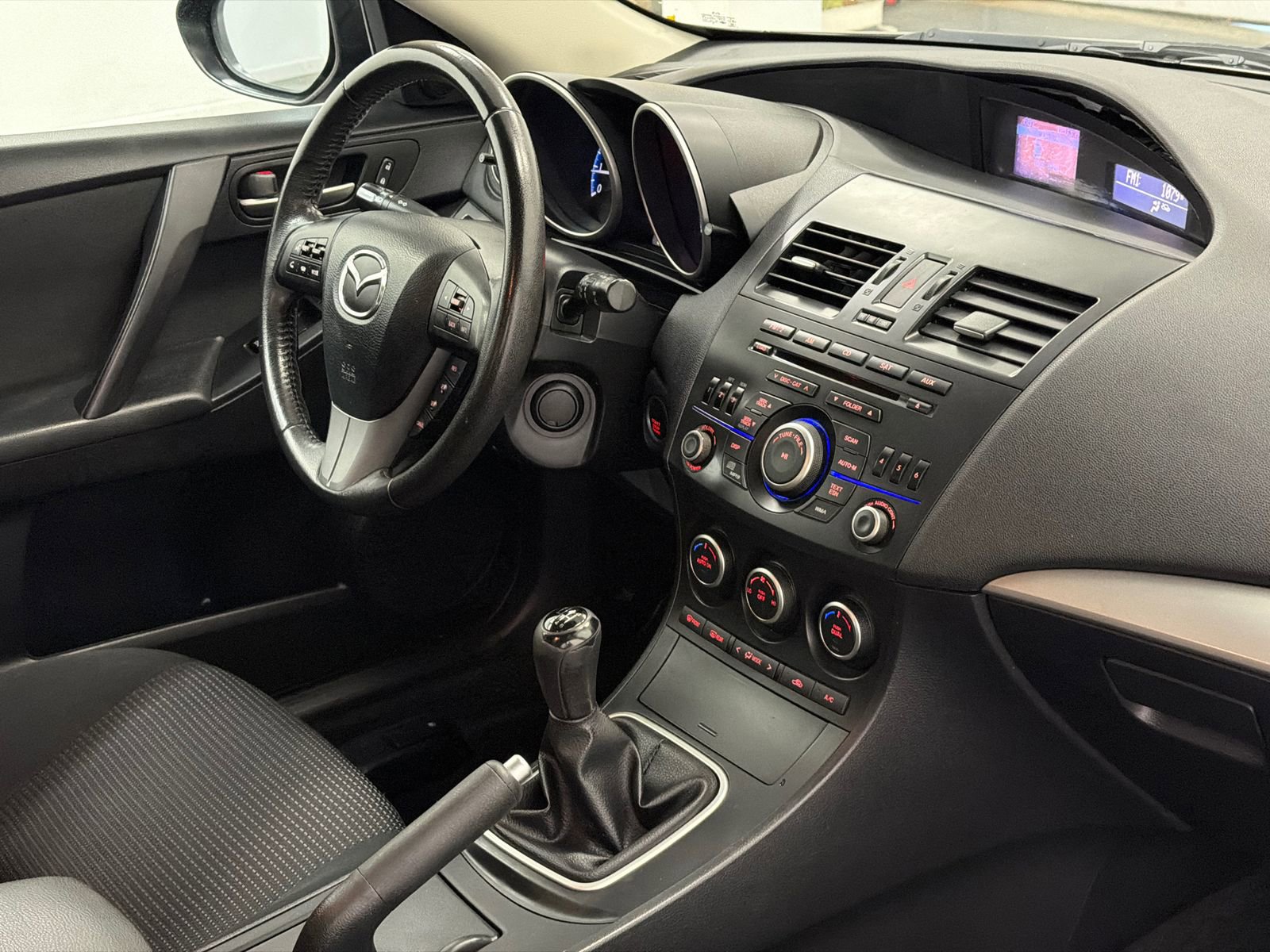 Used 2013 MAZDA MAZDA3 i Touring FWD image 9