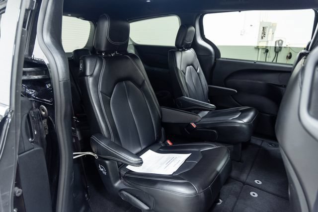 Used 2025 Chrysler Pacifica Select FWD image 24