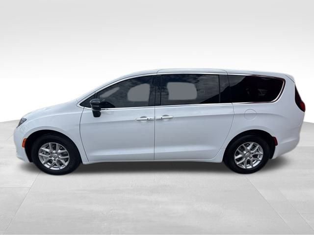 New 2026 Chrysler Voyager LX image 3