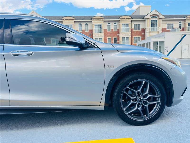 Used 2017 INFINITI QX30 Premium w/ Navigation Package image 5