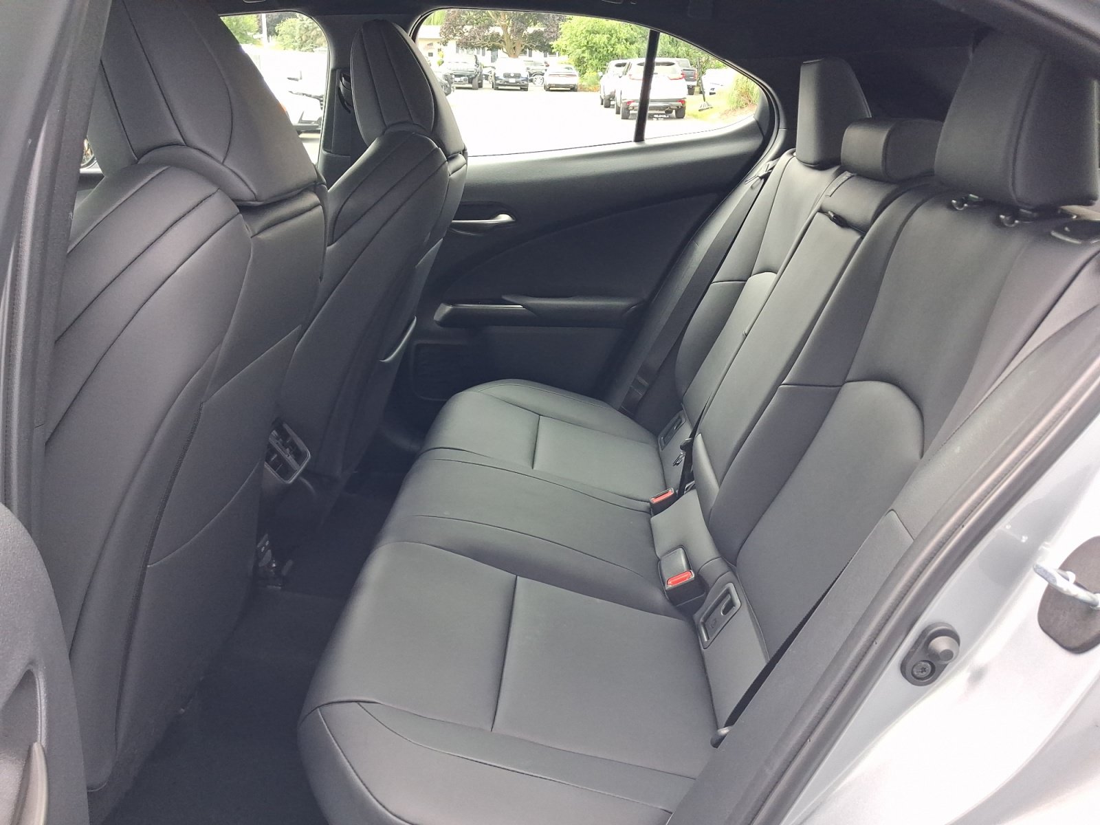 Used 2023 Lexus UX 250h F Sport AWD/4WD image 18