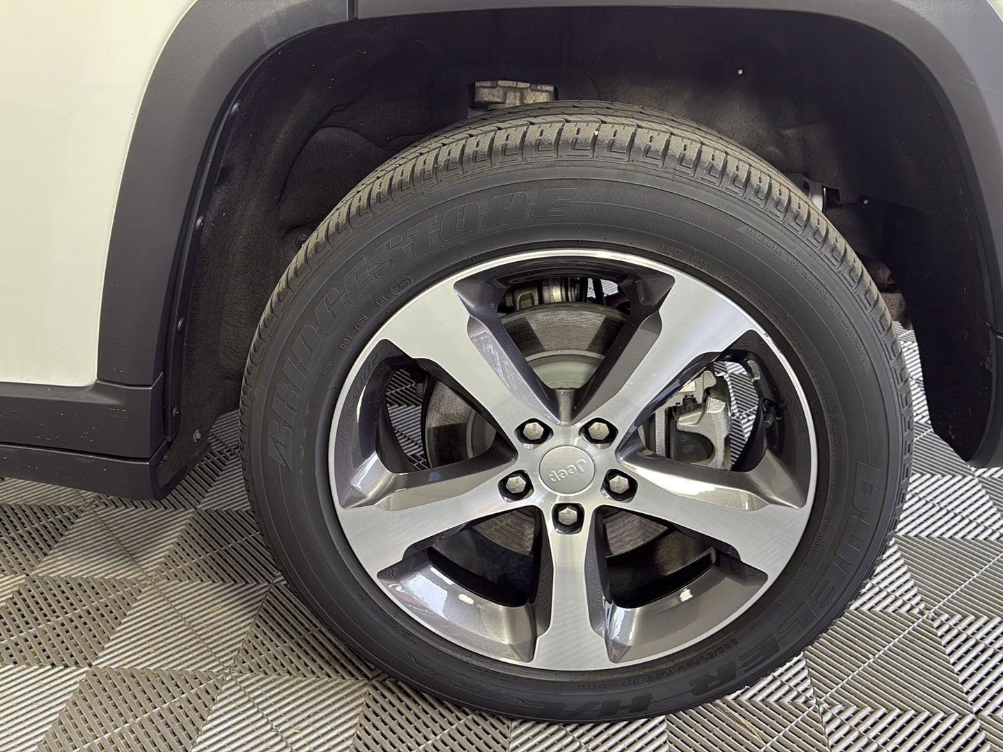 Used 2023 Jeep Grand Cherokee 4WD 4xe w/ Luxury Tech Group II image 14