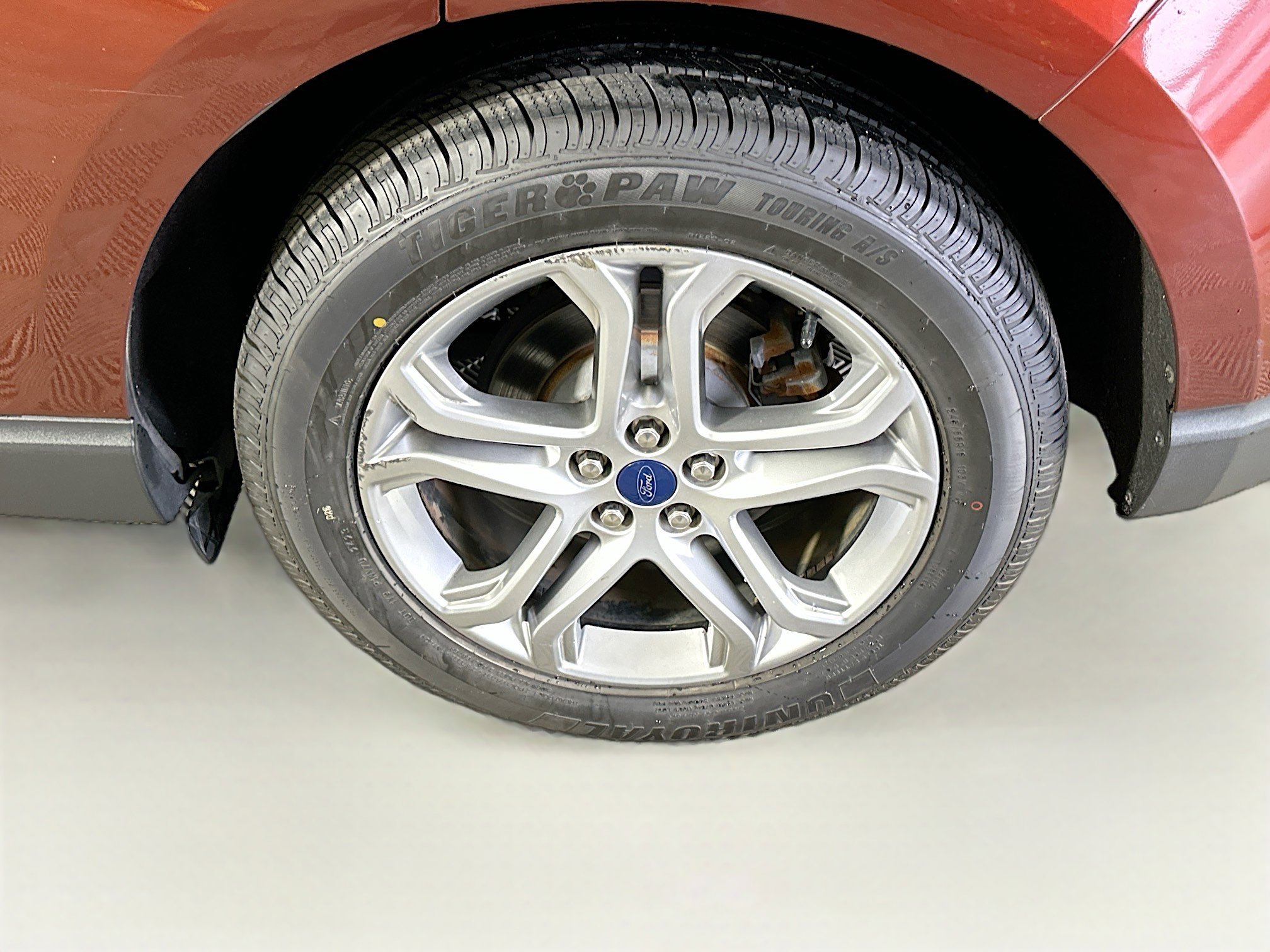 Used 2015 Ford Edge Titanium w/ Equipment Group 302A AWD/4WD image 11