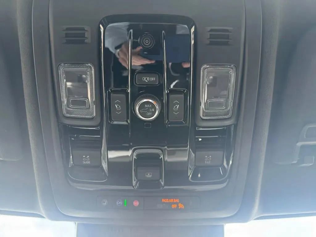 New 2026 Cadillac Escalade V w/ LPO, Floor Liner Package AWD/4WD image 32