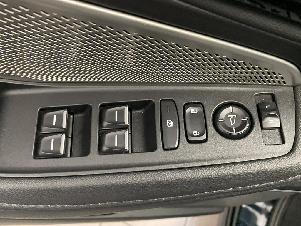 Used 2024 Acura MDX SH-AWD image 11