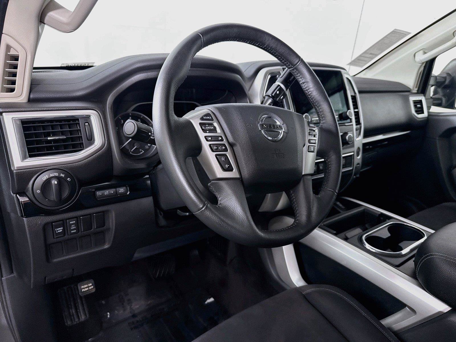Used 2021 Nissan Titan SV w/ SV Convenience Package RWD image 4