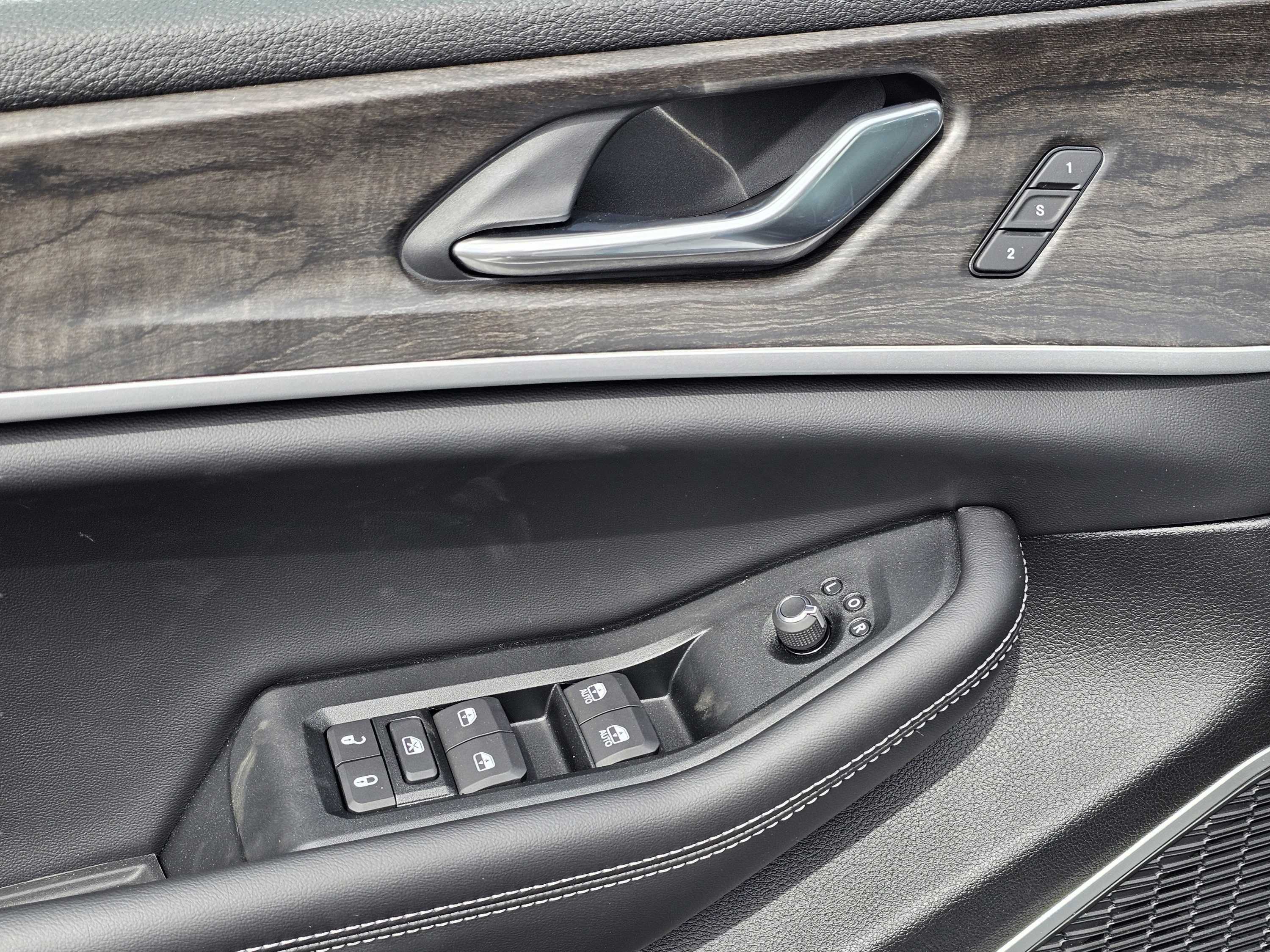 New 2026 Jeep Grand Cherokee Limited RWD image 16