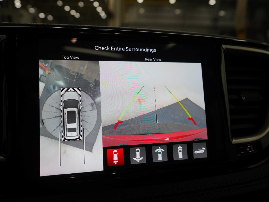 Used 2025 Chrysler Pacifica Pinnacle FWD image 31