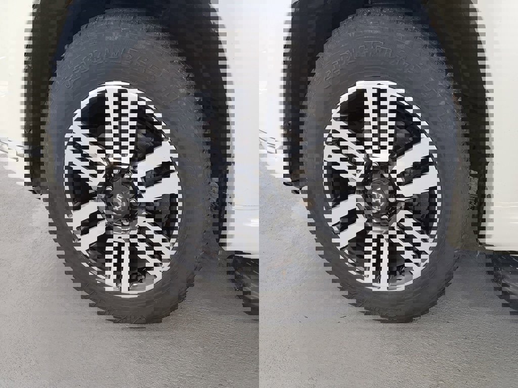 Used 2014 Toyota 4Runner Limited image 11