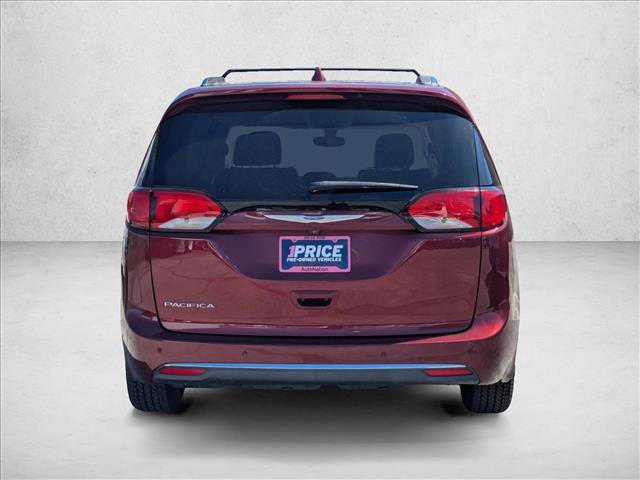 Used 2020 Chrysler Pacifica Touring-L image 7