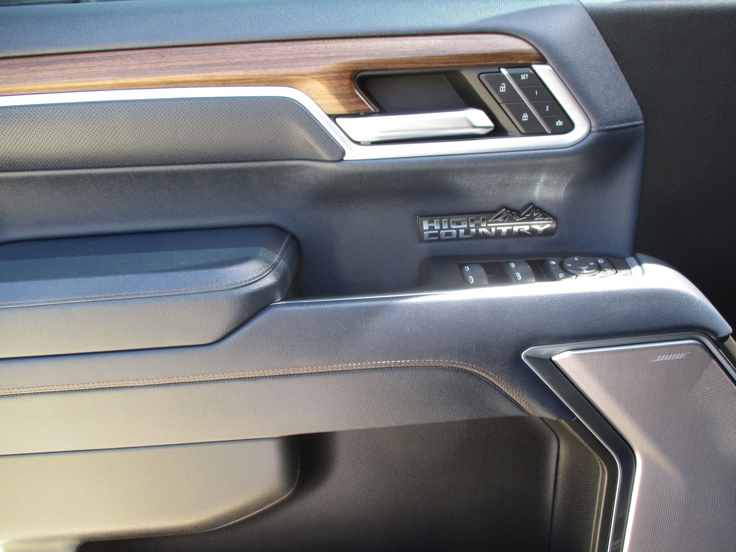 Used 2022 Chevrolet Silverado 1500 High Country w/ High Country Premium Package AWD/4WD image 35