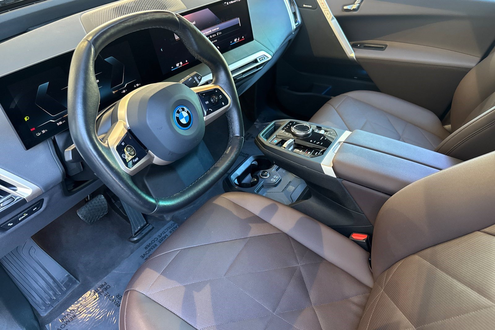 Used 2024 BMW iX xDrive50 w/ Sport Package AWD/4WD image 11
