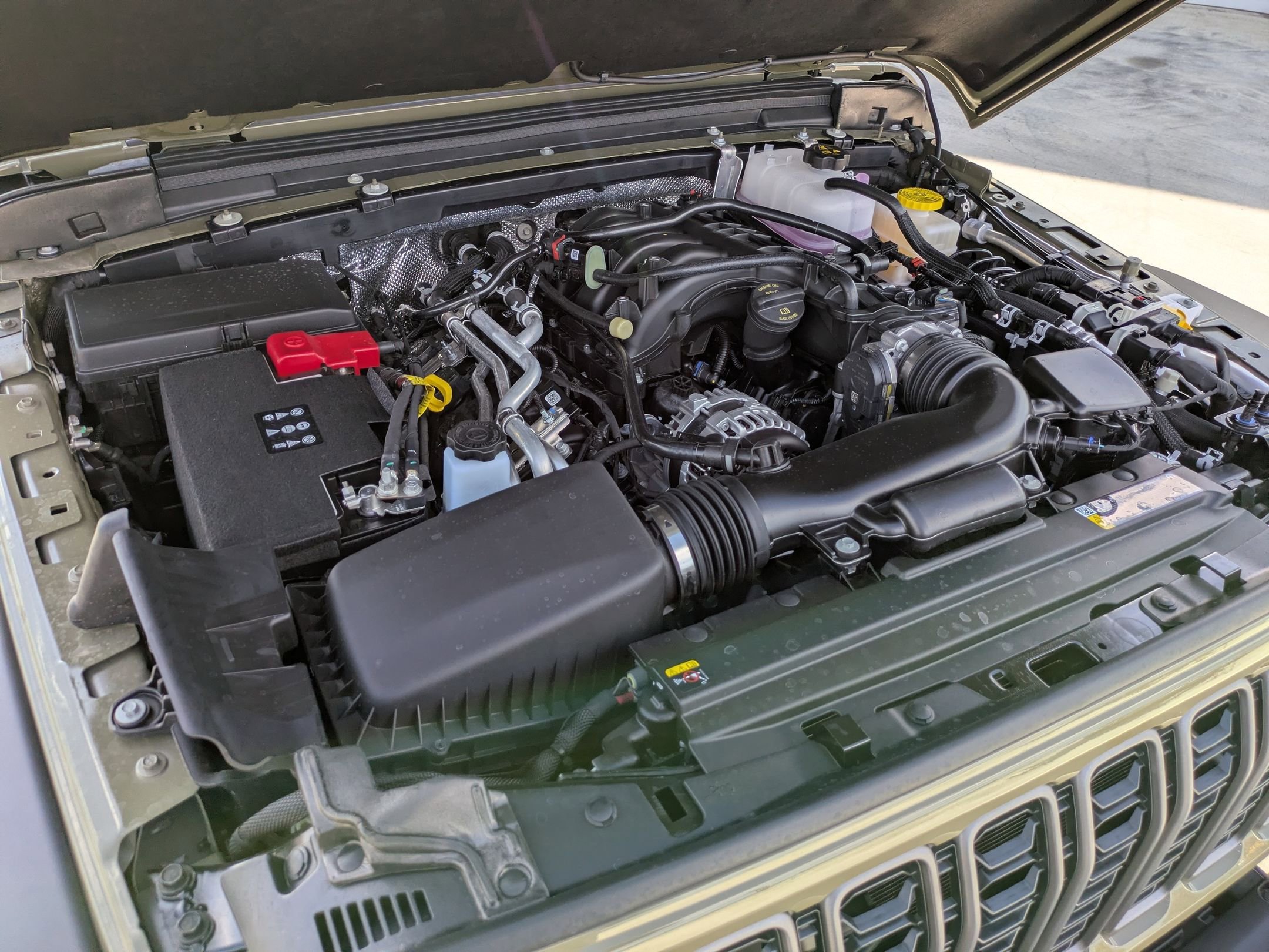 Certified 2025 Jeep Wrangler Sport image 30