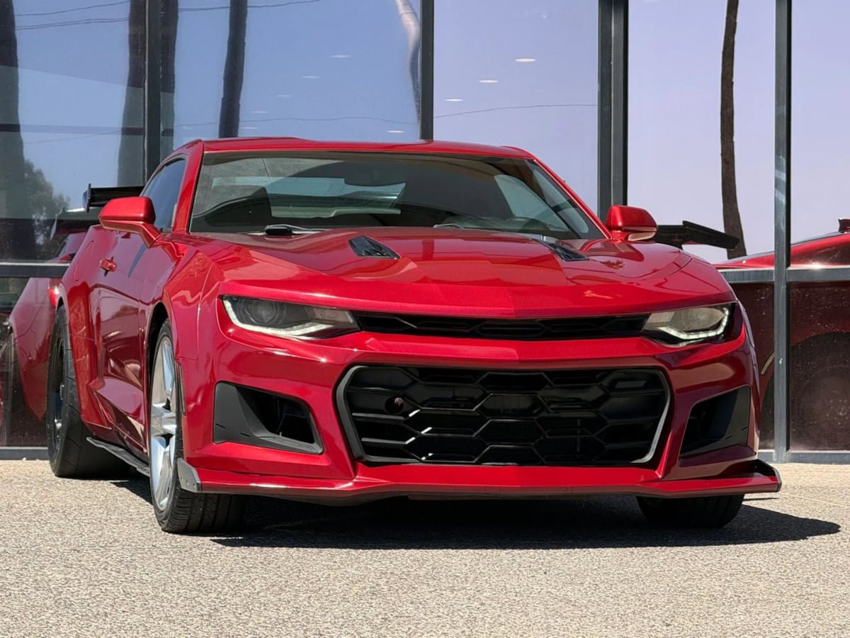Used 2018 Chevrolet Camaro SS RWD image 18