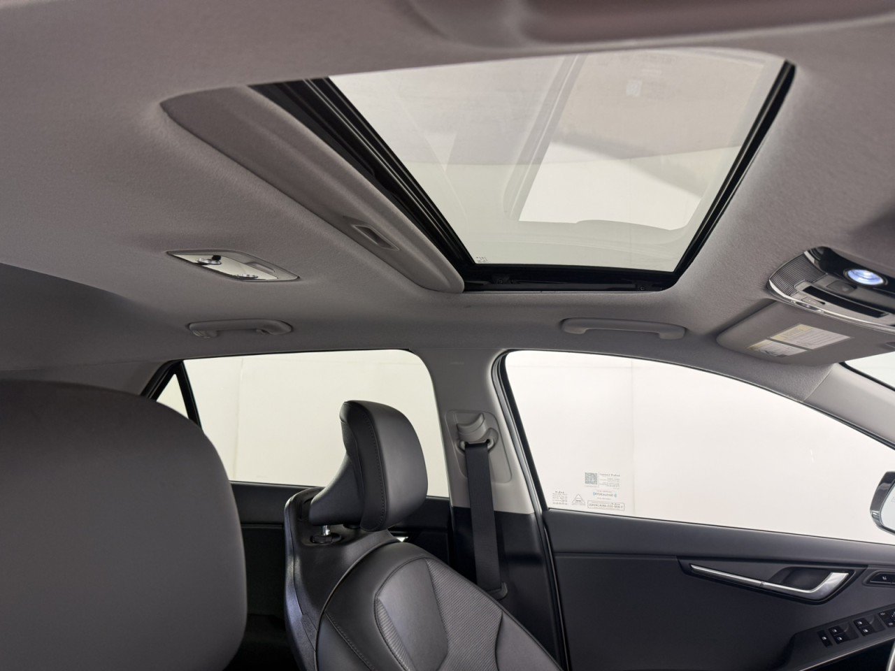 Used 2024 Kia Niro Wave w/ Wave Preserve Package FWD image 13