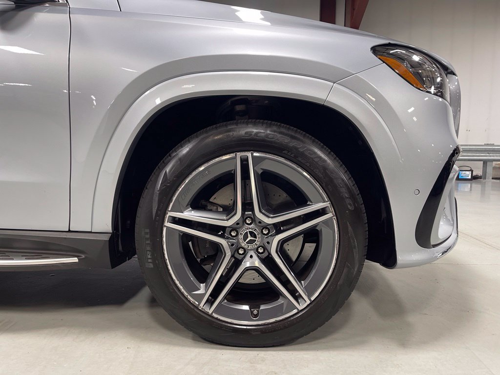 Used 2024 Mercedes-Benz GLS 450 4MATIC image 16