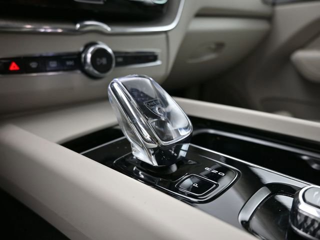 Used 2023 Volvo XC60 B6 Ultimate w/ Protection Package Premier image 13