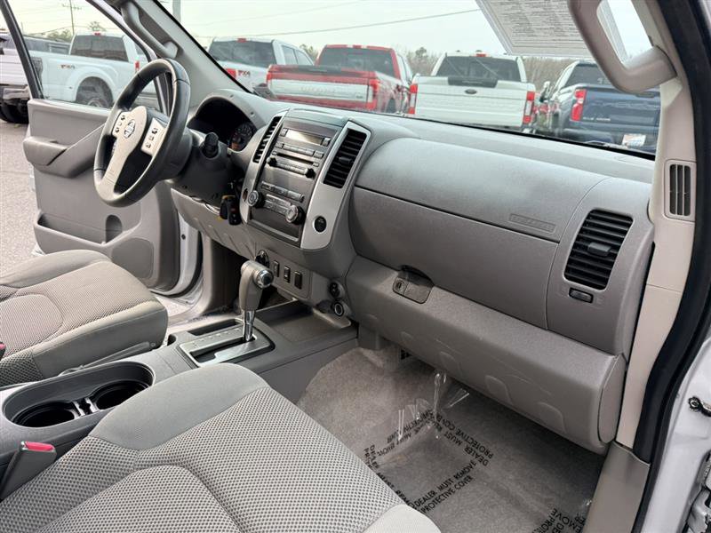 Used 2012 Nissan Frontier SV w/ SV Premium Utility Pkg AWD/4WD image 15