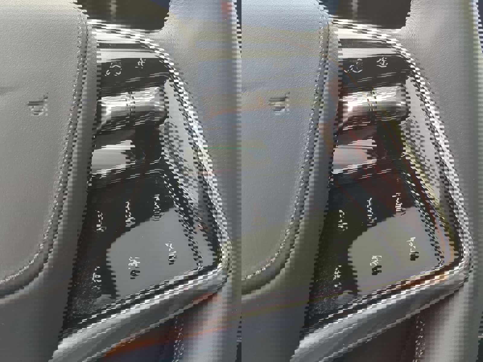 New 2026 Cadillac Lyriq V image 16