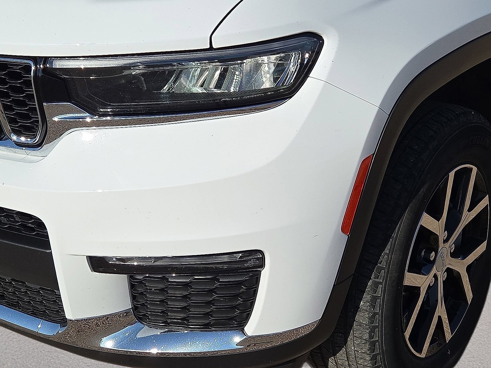 Used 2023 Jeep Grand Cherokee L Limited AWD/4WD image 9