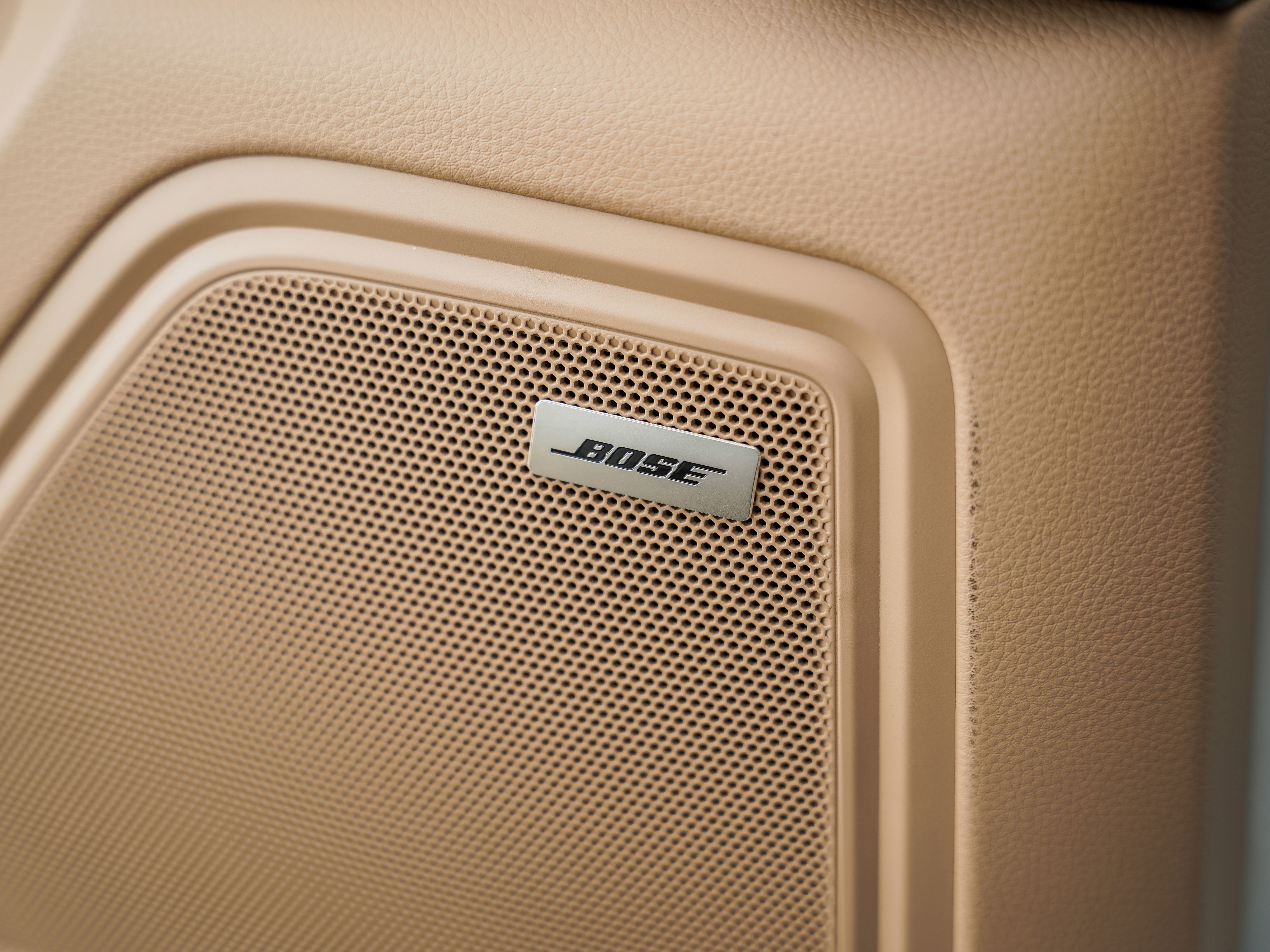 Certified 2025 Porsche Macan image 18